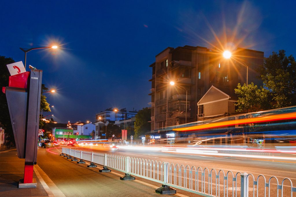 在雨雾天气中公路用什么LED路灯